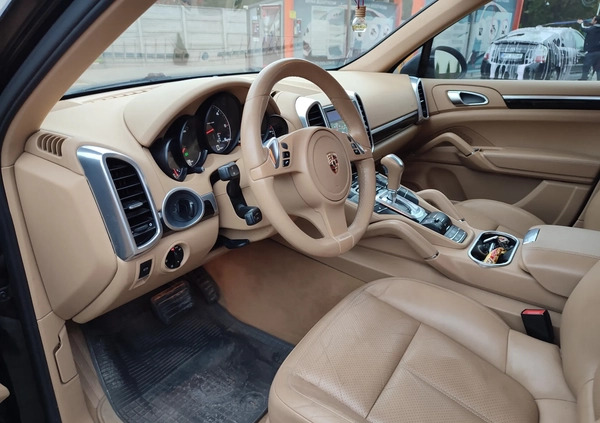Porsche Cayenne cena 62000 przebieg: 283000, rok produkcji 2011 z Warszawa małe 121
